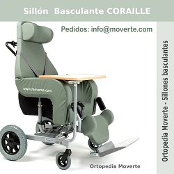El sillón con ruedas para usar en casa y en exteriores.