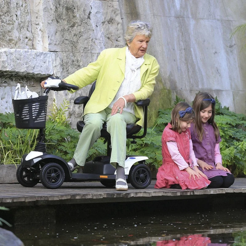 Scooter eléctrico para mayores Es pequeño tiene 4 ruedas y es desmontable Colibri